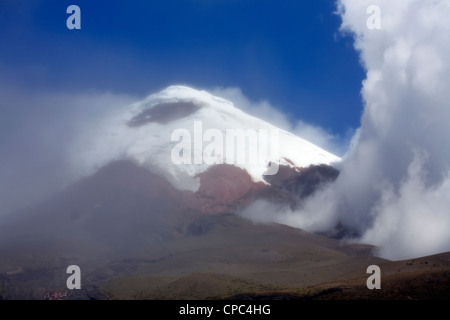 Schneebedeckten Cotopaxi Vulkan in den ecuadorianischen Anden Stockfoto