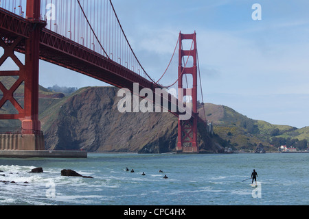 Surfer am Fort Point, San Francisco Stockfoto