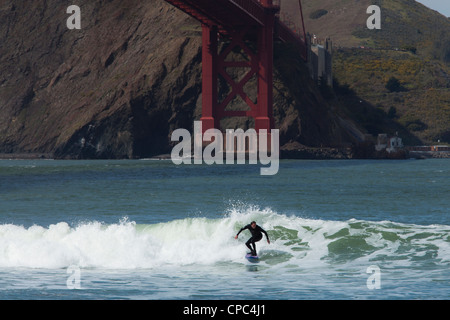 Surfer am Fort Point, San Francisco Stockfoto