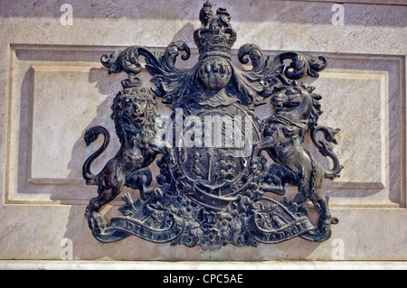 Valletta, Malta. House of Windsor Wappen, Königin Victoria Statue, Platz der Republik. Stockfoto