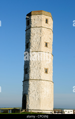 Alter Leuchtturm Leuchtturm. Kreide Turm nun restauriert Flamborough Head Yorkshire England UK. Stockfoto