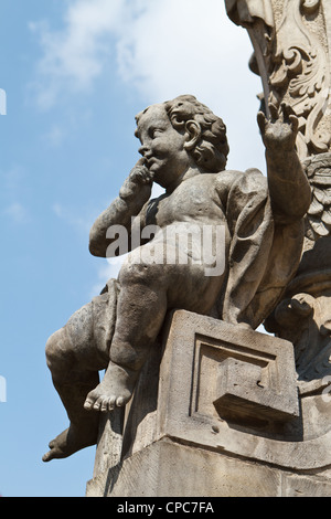 Stein-Kunst-Details der Statue von John Nepomucene vor der Kirche des Heiligen Kreuzes. Breslau, Niederschlesien, Polen. Stockfoto