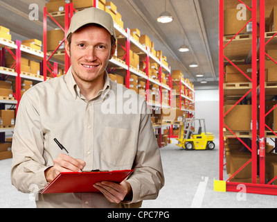 lächelnde Arbeiter in klassischen Lager Stockfoto