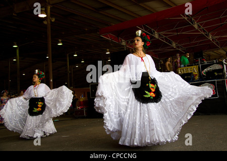 Ballettaufführung Folklorico während Cinco De Mayo festival Stockfoto