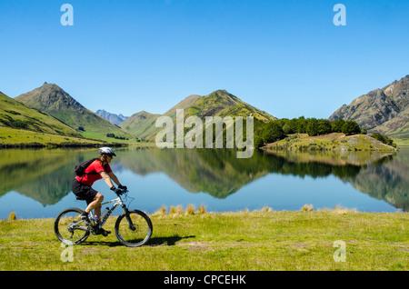 Mountainbiker von Moke Lake in der Nähe von Queenstown Südinsel Neuseeland Stockfoto