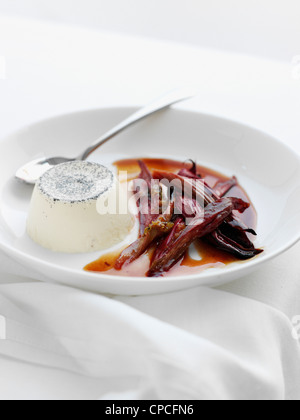 Nahaufnahme von rose Pudding und Rhabarber Stockfoto