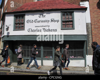 Die Old Curiosity Shop, erwähnt von Charles Dickens in der Nähe von Gasthaus Lincolns, London, England, UK Stockfoto