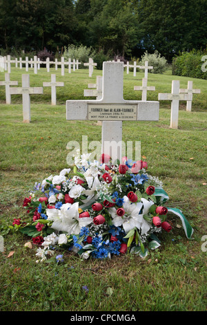 Das Grab von Alain-Fournier in der französischen nationalen Friedhof St Remy La Calonne, Les Eparges, Lothringen, Frankreich. Stockfoto