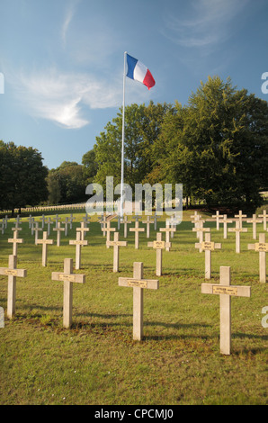 Gesamtansicht der französischen National Cemetery in Montauville ("Le Petant") Meurthe-et-Moselle, Lothringen, Frankreich. Stockfoto