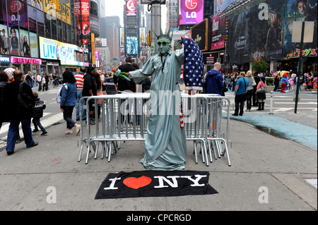 Straßenkünstler verkleidet als The Statue of Liberty, New York Stockfoto