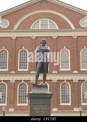 Statue von Samuel Adams vor Faneuil Hall Boston Stockfoto
