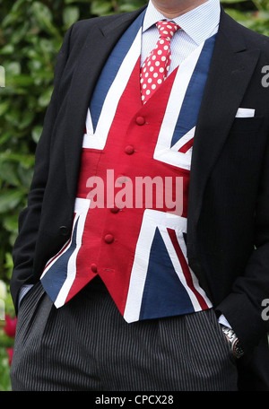 Hochzeitsgast eine patriotische Union Jack Weste tragen. Bild von James Boardman. Stockfoto