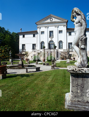 Villa Sandi. Der Sitz des gleichnamigen Weingutes. Hintere Fassade. Crocetta del Montello, Treviso, Veneto, Italien. Stockfoto