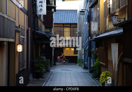 Gion Bezirk von Kyoto, Kyoto, wo die Mehrheit der Geisha und Geiko Handel abgewickelt wird, Honshu, Japan Stockfoto