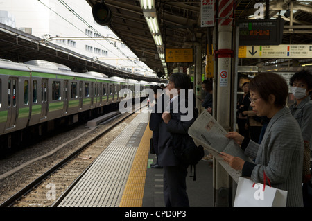 U-Bahn-Zug, Shinjuku, Tokio, Japan Stockfoto