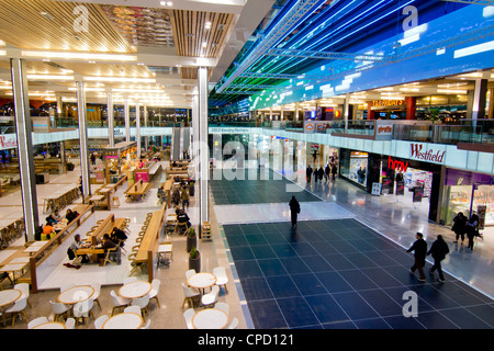 Innere des Einkaufszentrum Westfield Stratford, London, England, Vereinigtes Königreich, Europa Stockfoto