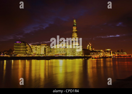Shard, Rathaus, mehr London Ort, Southwark Crown Court und HMS Belfast bei Nacht, London, England, United Kingdom, Europe Stockfoto