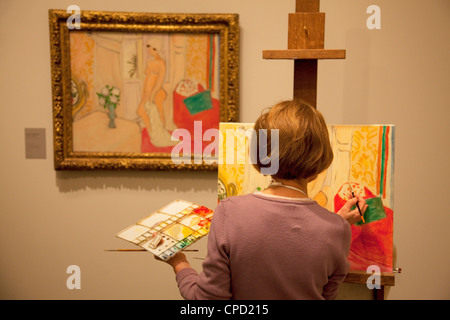 Lady kopieren ein Gemälde in der Galerie Orangerie, Paris, Frankreich, Europa Stockfoto