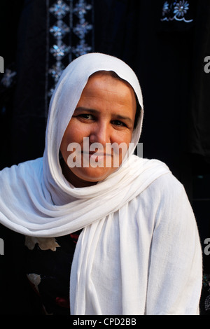 Tunesische Frau, Ben Guerdane, Tunesien, Nordafrika, Afrika Stockfoto