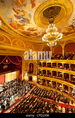 State Opera House (Magyar Allami Operahaz) mit Budapest Philharmonic Orchestra, Budapest, Zentral-Ungarn, Ungarn, Europa Stockfoto