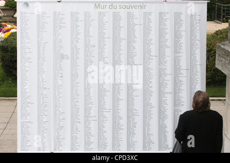 Wand der Namen im Père Lachaise Friedhof, Paris, Frankreich, Europa Stockfoto