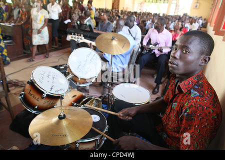 Katholische Messe in einer afrikanischen Kirche, Lome, Togo, West Afrika, Afrika Stockfoto