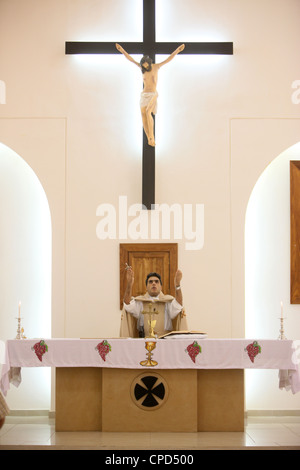 Sonntagsmesse in maronitischen Kirche, Lome, Togo, West Afrika, Afrika Stockfoto