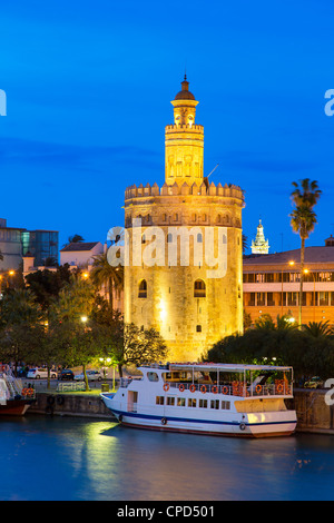 Sevilla, Torre del Oro in der Abenddämmerung Stockfoto