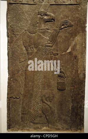 Relief Darstellung einer unter der Leitung von Eagle Schutzgeist. 865-860 V. CHR.. Aus dem Tempel Ninurta. Nimrud. Stockfoto