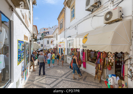 Geschäfte in der Altstadt im Zentrum, Albufeira, Algarve, Portugal Stockfoto