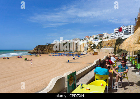 Cafe am Strand von Praia Dos Penedo Strand, Albufeira, Algarve, Portugal Stockfoto
