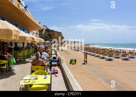 Cafe am Strand von Praia Dos Penedo Strand, Albufeira, Algarve, Portugal Stockfoto