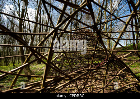 Blick aus dem Inneren der Königin Diamond Jubilee Willow Lodge, Painswick Rokoko-Garten, Gloucestershire, England, Vereinigtes Königreich Stockfoto