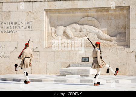 Die Wachablösung am Grab des unbekannten Soldaten, Athen, Griechenland, Europa Stockfoto