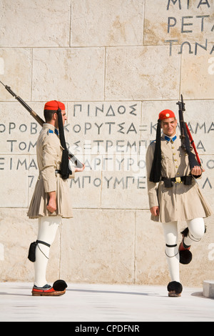 Die Wachablösung am Grab des unbekannten Soldaten, Athen, Griechenland, Europa Stockfoto