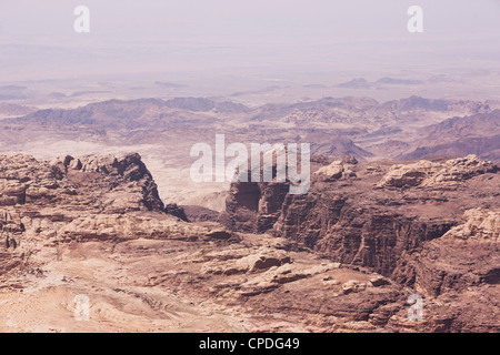 Die zerklüftete Landschaft bei Petra, Jordanien, Naher Osten Stockfoto