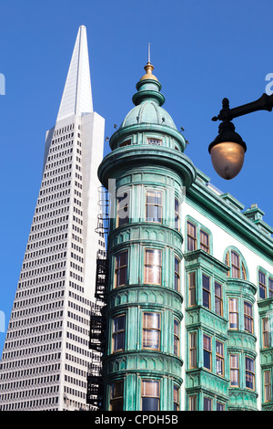 Trans-Amerika-Gebäude und viktorianische Architektur, San Francisco, Kalifornien, Vereinigte Staaten von Amerika, Nordamerika Stockfoto