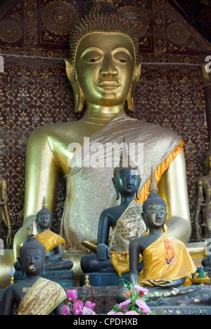 Sitzen, Buddha in der Haupt-Tempel, Wat Xieng Thong, Luang Prabang, Laos, Indochina, Südostasien, Asien Stockfoto