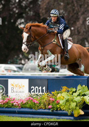 Boyd Martin und Neville Bardos - Cross Country Tag bei Land Rover Burghley Horse Trials 2011. 09.01.2011. Stamford England Stockfoto