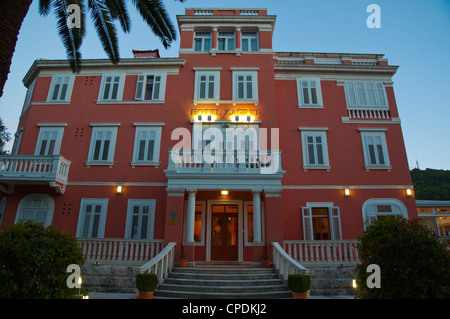 Hotel Zagreb in Lapad Bezirk in der Abenddämmerung Stadt Dubrovnik Dalmatien Kroatien Europa Stockfoto