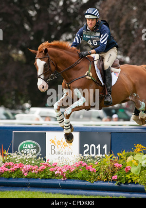 Boyd Martin und Neville Bardos - Cross Country Tag bei Land Rover Burghley Horse Trials 2011. 09.01.2011. Stamford England Stockfoto