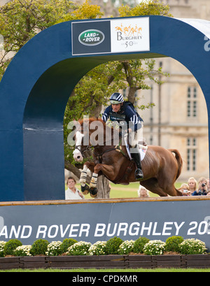 Boyd Martin und Neville Bardos - Cross Country Tag bei Land Rover Burghley Horse Trials 2011. 09.01.2011. Stamford England Stockfoto