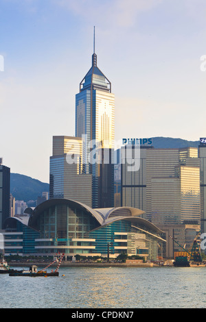 Hong Kong Convention Centre und Skyline von Hong Kong Island, Hongkong, China, Asien Stockfoto