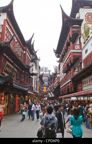 Einkaufen in Yu Yuan (Yu) Bazaar, Shanghai, China, Asien Stockfoto