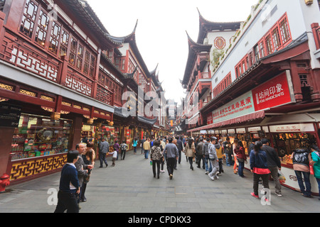 Einkaufen in Yu Yuan (Yu) Basar, Yu Garten, Nanshi, Shanghai, China, Asien Stockfoto