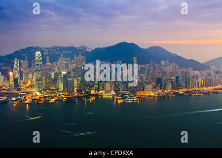 Stadtbild von Hong Kong Island Skyline bei Sonnenuntergang, Hong Kong, China, Asien Stockfoto