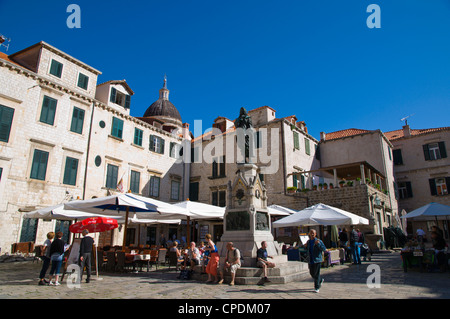 Gunduliceva Poljana Platz mit der Statue des Dichters Ivan Gundulic in Grad Stadt Dubrovnik Altstadt Dalmatien Kroatien Europa Stockfoto