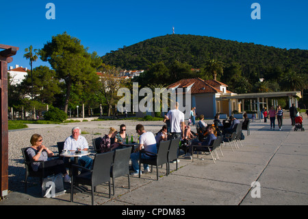 Cafe Terrasse durch den Strand Lapad Bezirk Stadt Dubrovnik Dalmatien Kroatien Europa Stockfoto