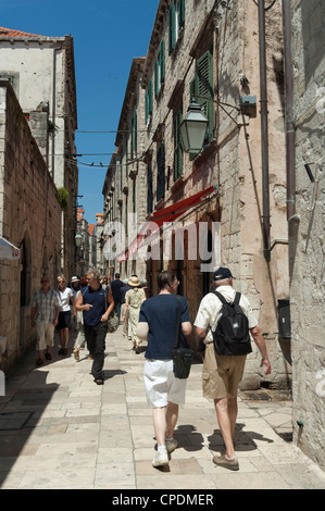 Dubrovnik, Kroatien Straßenszene - Touristen in der Altstadt Stockfoto