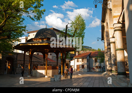 Innenhof des Gazi-Husrevbey Moschee Baščaršija Bezirk Sarajevo Stadt Bosnien und Herzegowina-Europa Stockfoto